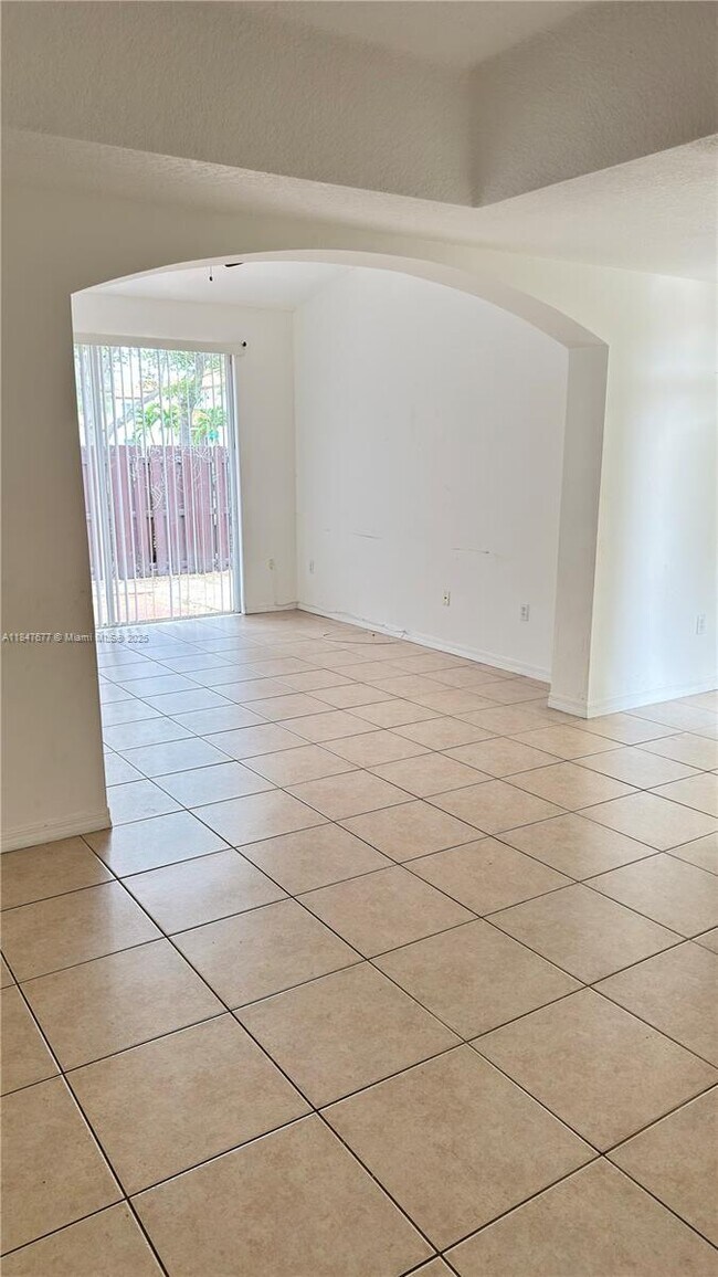Foto del edificio - 8337 NW 142nd St