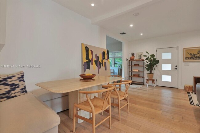 Foto del edificio - 405 NE 90th St