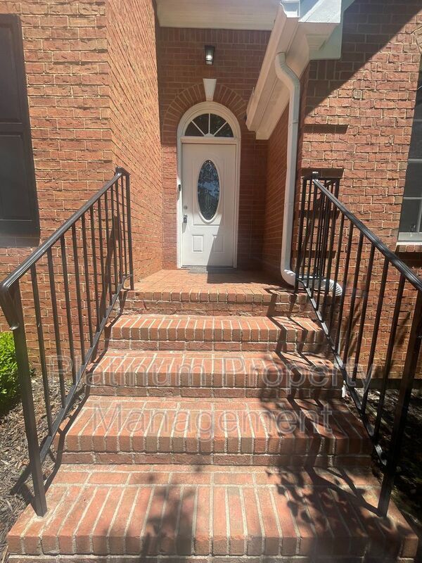 Foto del edificio - 120 Colonnade Ave SW
