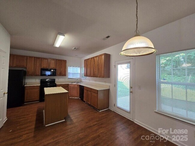 Foto del edificio - 4021 Fifendrum Ln