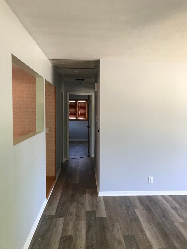 Building Photo - 347 Windsor Dr