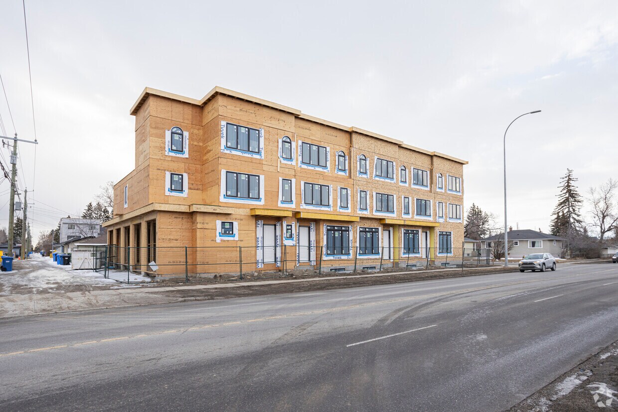 Primary Photo - 1926 18 Av NW