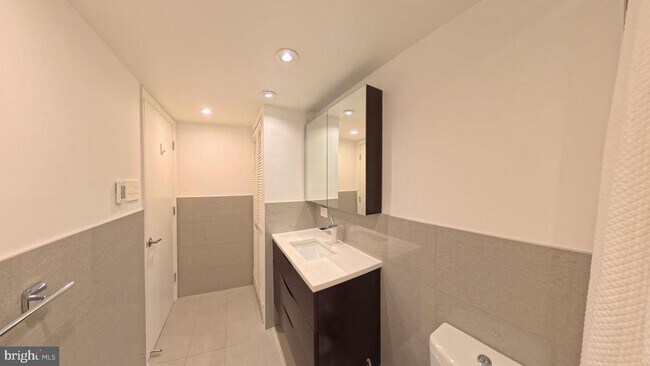 Foto del edificio - 1800 Old Meadow Rd