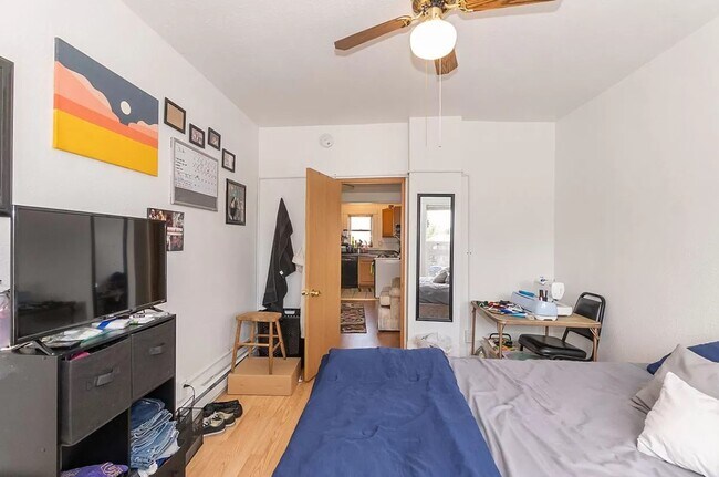 Dormitorio 2 - 2303 Olive St