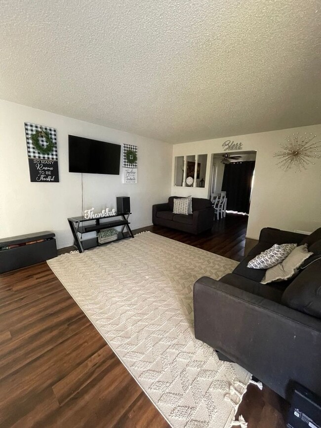 Foto del edificio - 3735-3749 E Hampton Way
