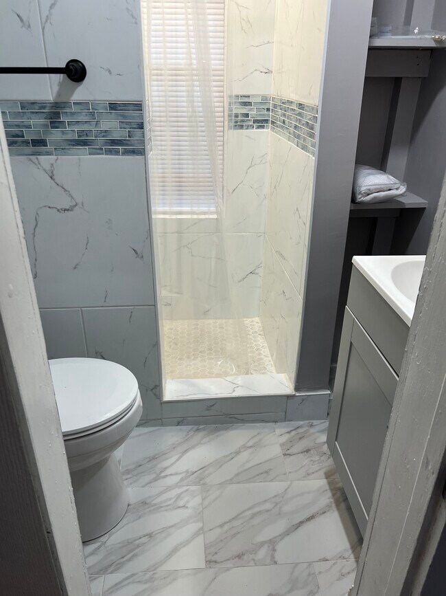 Foto del edificio - 509 E 43rd St