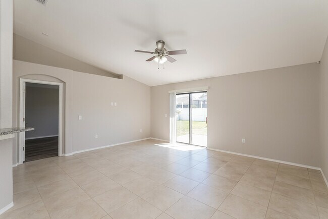 Building Photo - 5169 Ashwood Dr