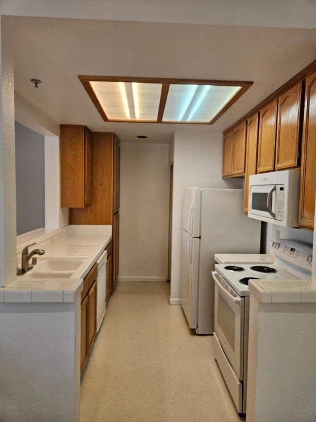 Building Photo - 2116 Hastings Shore Ln