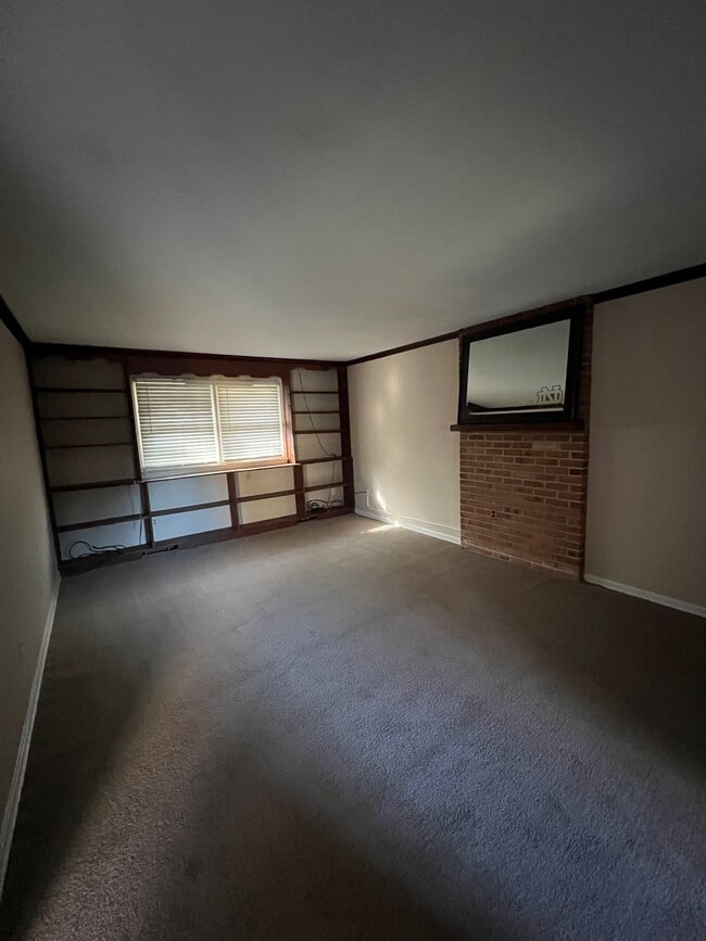 Building Photo - 100 Rose Cir