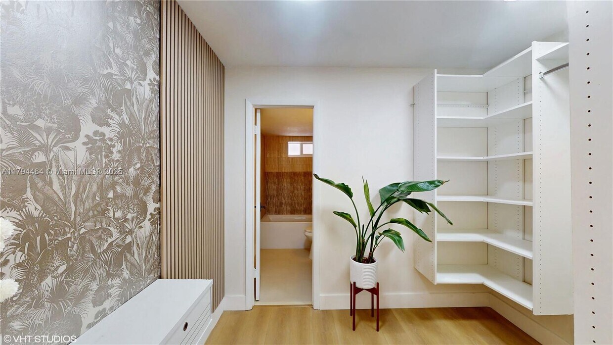 Foto principal - 1666 West Ave