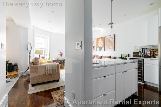 Building Photo - 40 Cameron St