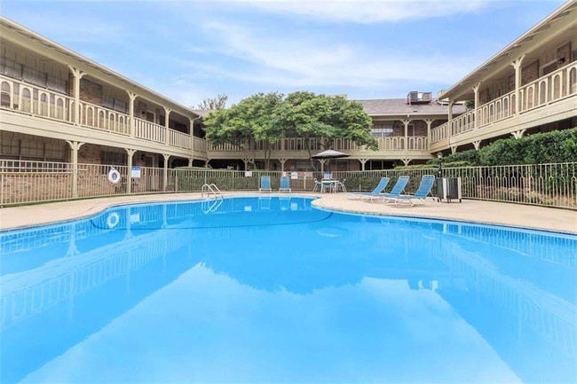 Building Photo - 530 Rockingham Dr