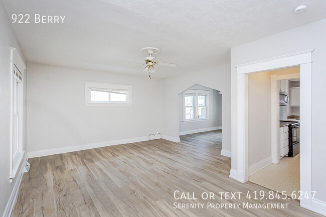Building Photo - 922 Berry-