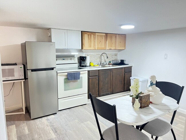 Building Photo - 1240 Landon Rd