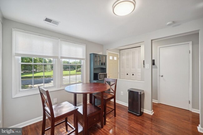 Building Photo - 5300 Larochelle Ct