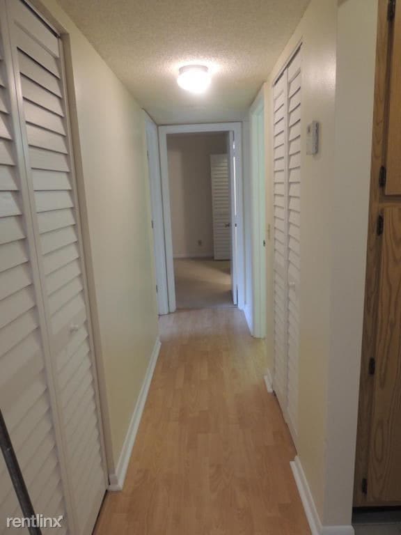 Building Photo - 206 Foxtail Dr