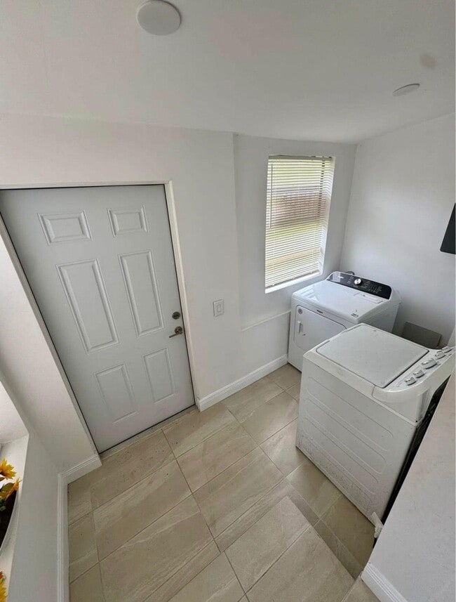 Building Photo - 4397 Tellin Ave