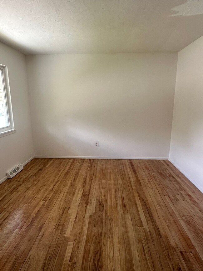 Foto del edificio - 4 Bedroom Single Lee/Harvard Area