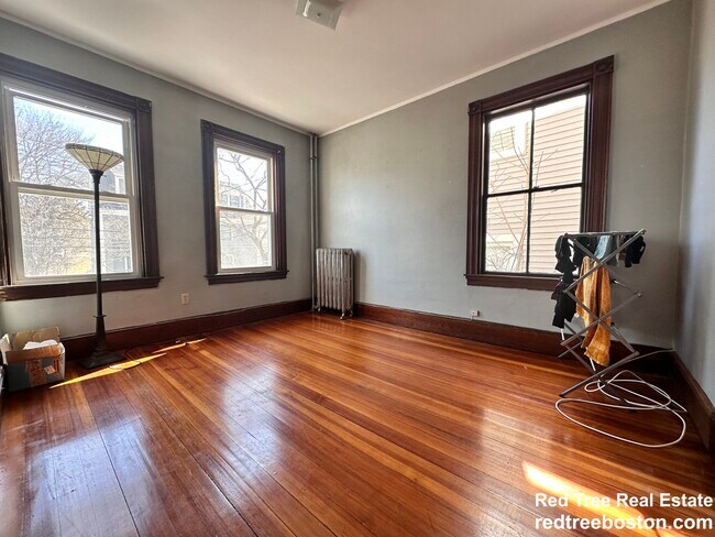 Building Photo - 4 Montcalm Ave