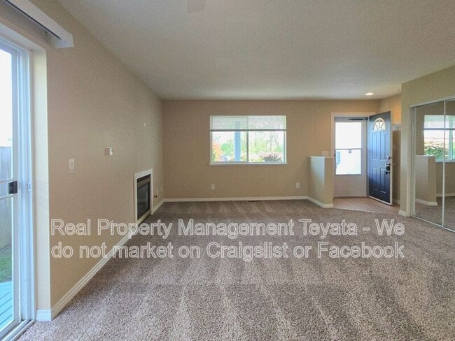 Building Photo - 258 B St