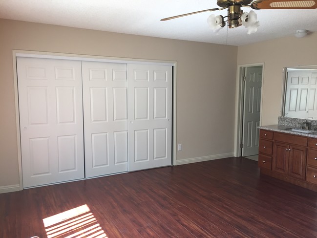 Bedroom - 2607 Voorhees Ave