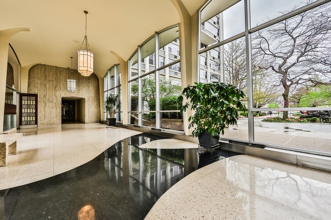 Foto del edificio - 4250 N Marine Dr