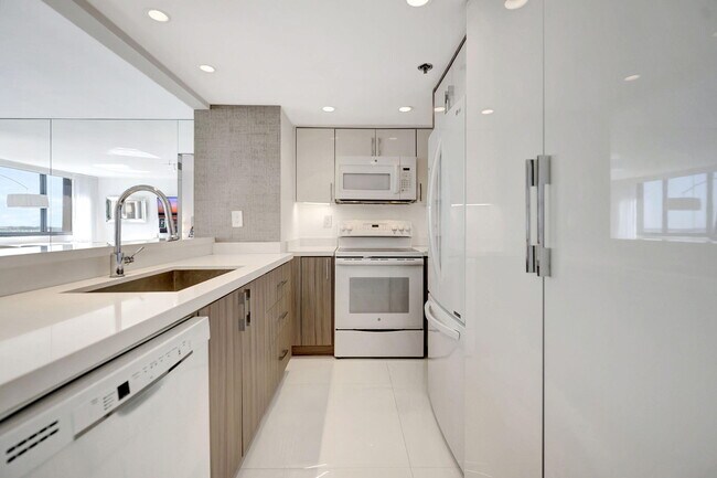 Foto del edificio - 540 Brickell Key Dr