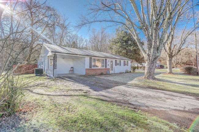 Building Photo - Adorable Ranch Home