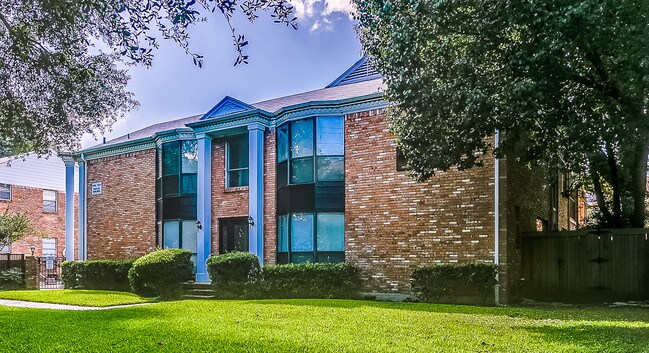 Building Photo - 4701 McKinney Ave