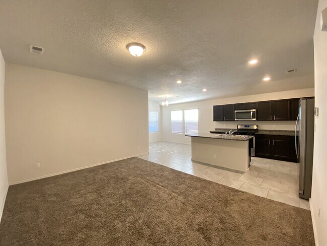 Building Photo - Enchanted Hills - 3BR/2Bath/Backyard Mountantain Views