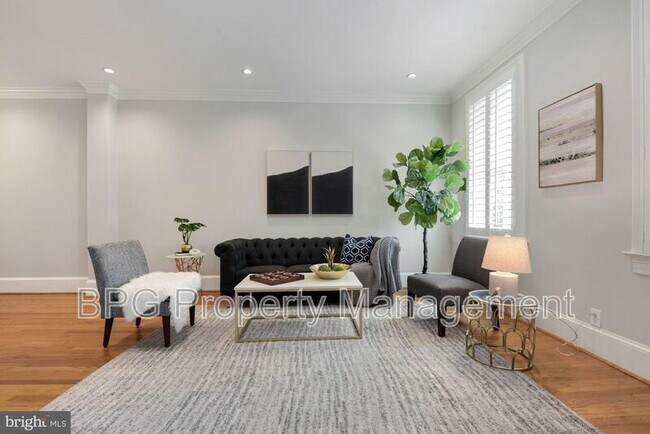 Foto del edificio - 431 Manor Pl NW