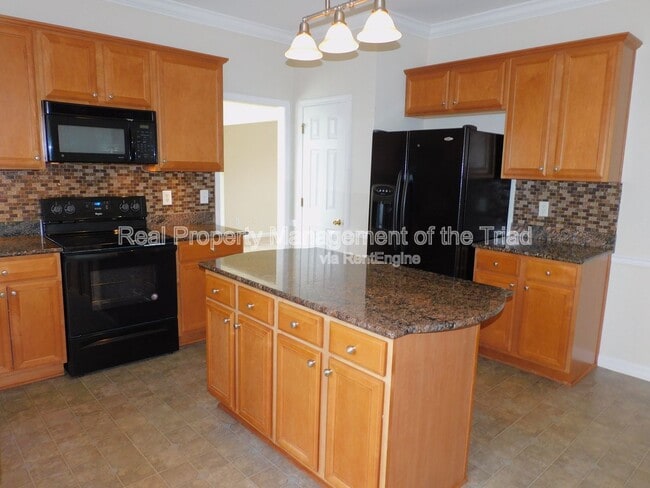 Foto del edificio - 4706 Ridge Fall Rd
