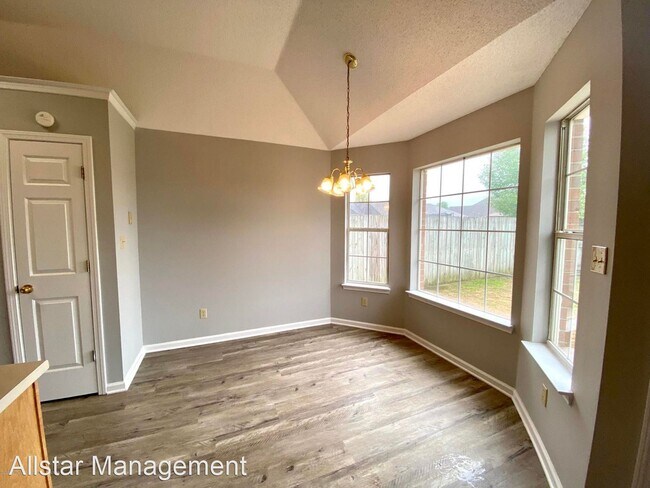 Foto del edificio - 5 br, 3 bath House - 5941 Alexandria Lane