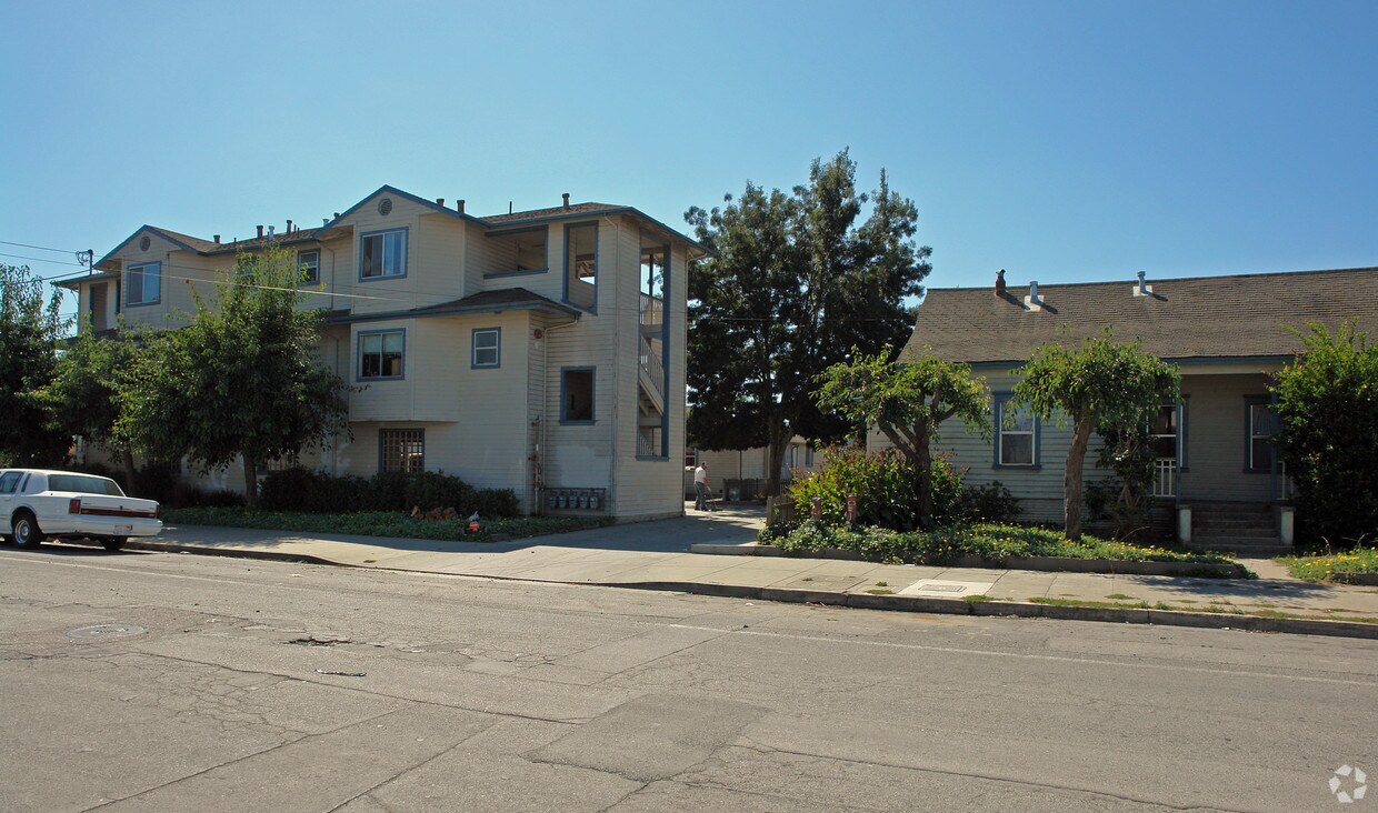 Primary Photo - 141 Rodriguez St