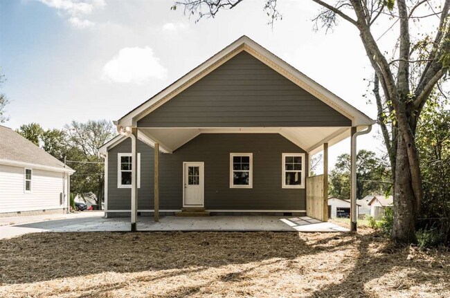 Foto del edificio - 132 Plumlee Dr