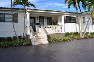 Building Photo - 2022 SW 82nd Ct