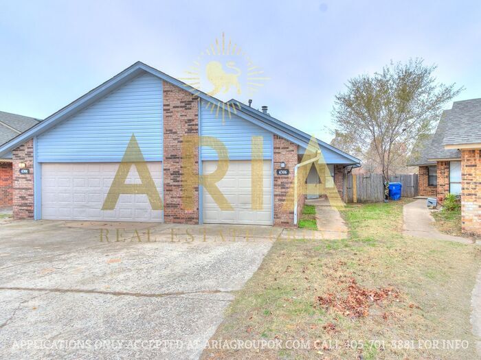 Primary Photo - West Norman 3 bed 1.5 Bath Half Duplex