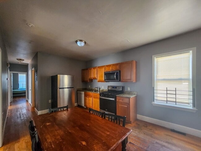 Building Photo - 12 Fox St