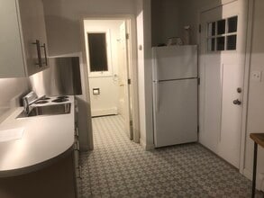 Building Photo - 100-104 College Hill Rd