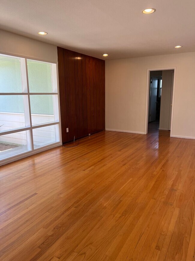 Building Photo - 3 bedroom house for rent