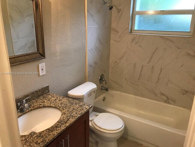 Foto del edificio - 1521 SW 67th Ave
