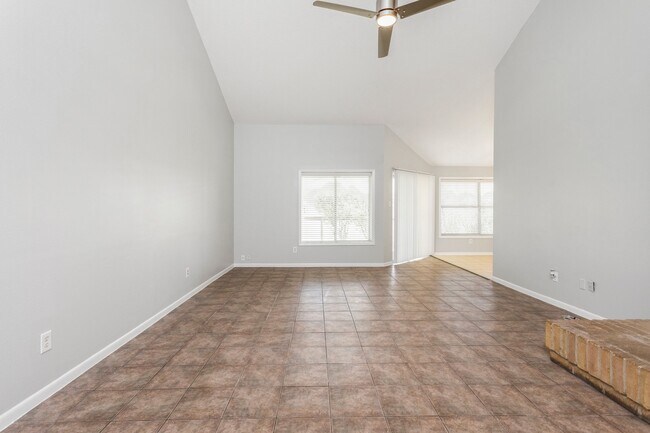Foto del edificio - 2015 Braesmeadow Ln