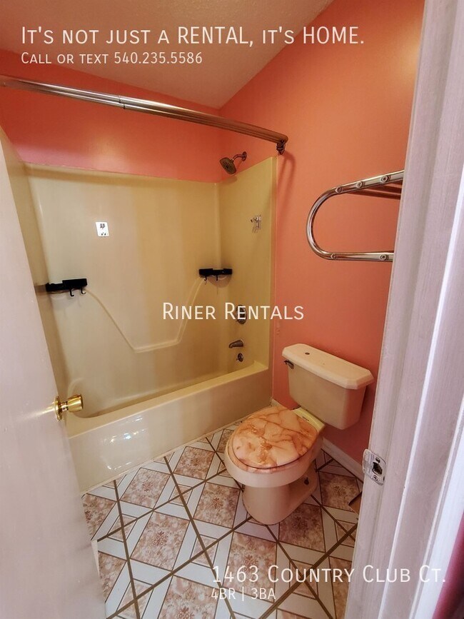 Building Photo - 1463 Country Club Ct