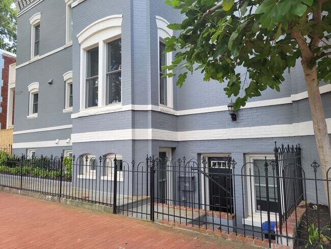 Foto del edificio - 623 6th St NE