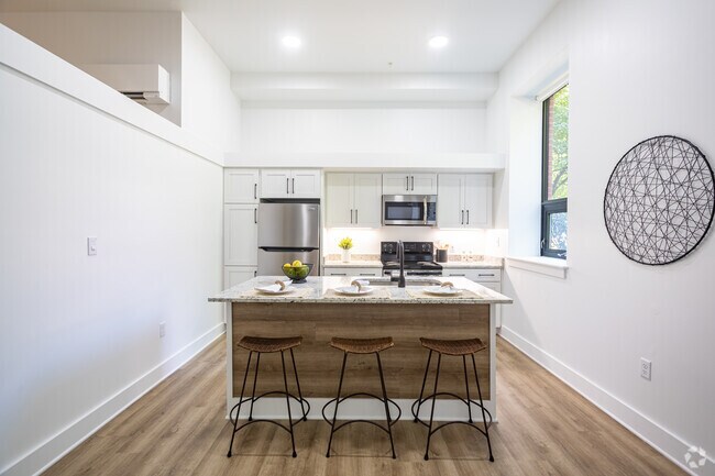 1HAB, 1BA - One Hundred Avon