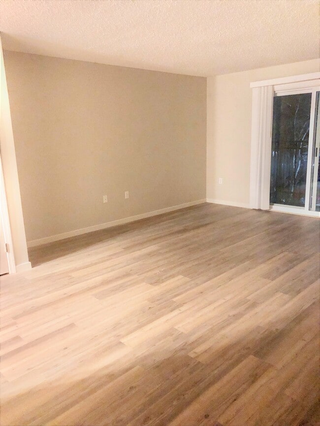 Photo - 5 Oak Hill Ln Apartment