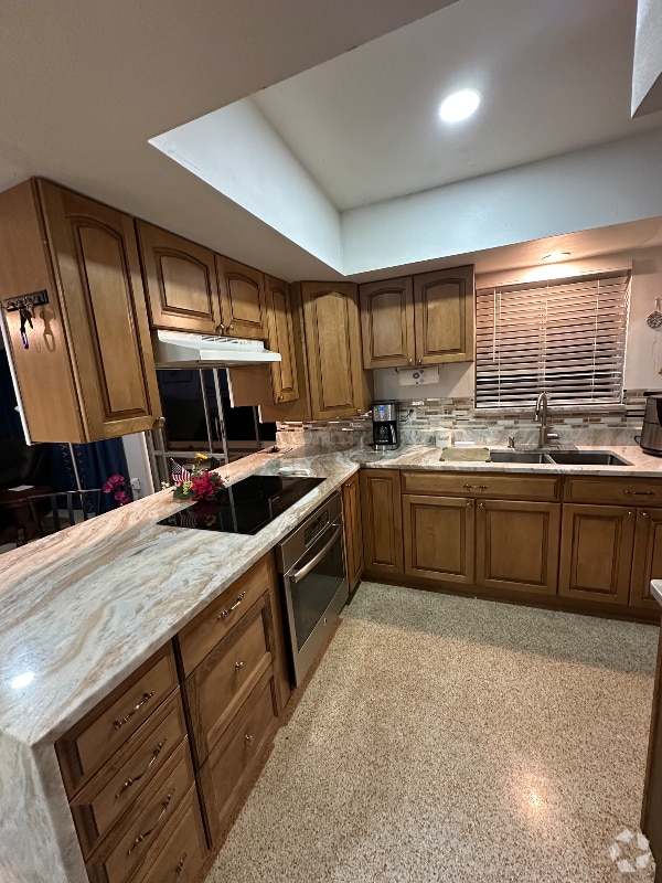 Building Photo - 819 Schumann Dr