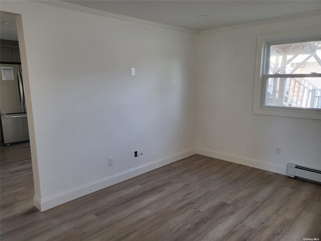 Building Photo - 563 Long Beach Rd