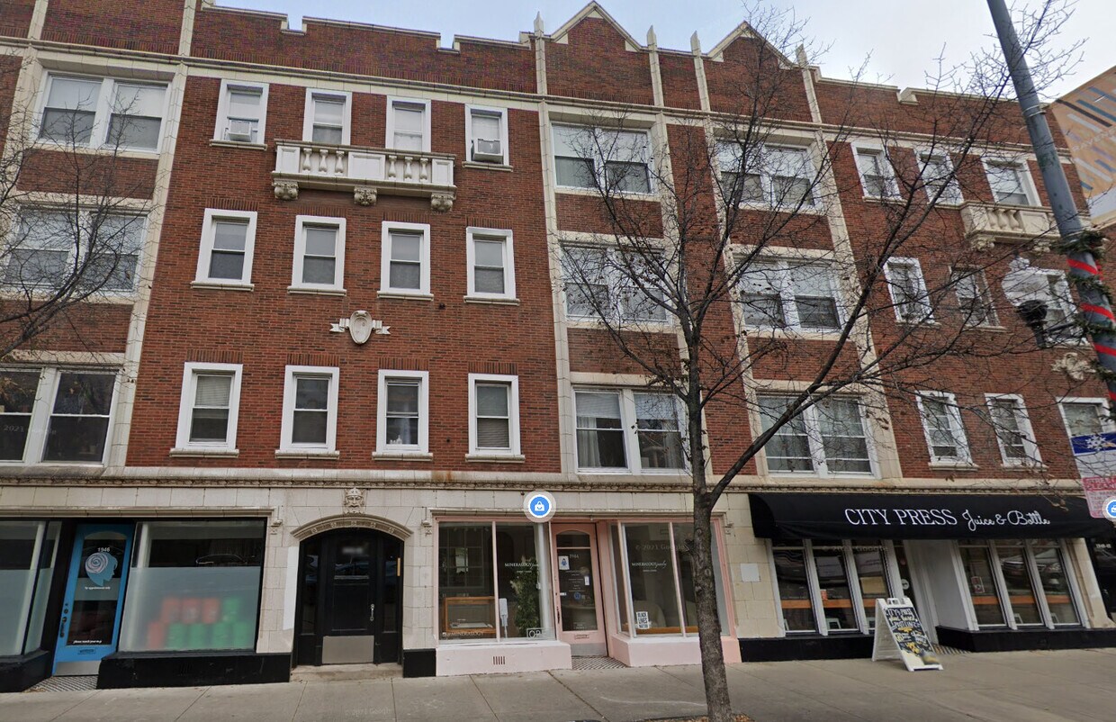 Primary Photo - 1944 W Montrose Ave