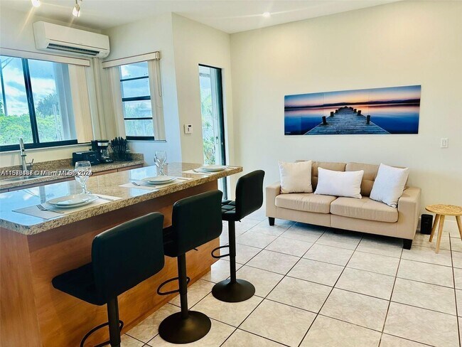 Foto del edificio - 8119 Harding Ave